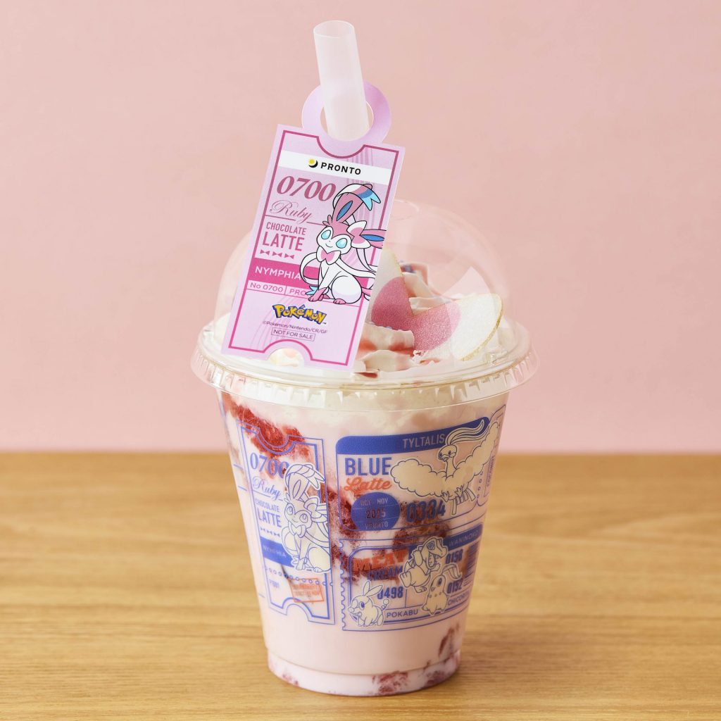 ニンフィアのルビーチョコレートラテ（990円）　(C)2025 Pokemon. (C)1995-2025 NintendoCreatures Inc.GAME FREAK inc.